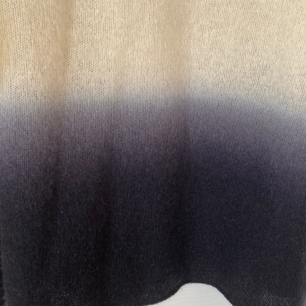 C by Bloomingdale's Ombre V-Neck 100% 2 ply Cashmere Sweater - Mint, Cream, Navy - Picture 3 of 7